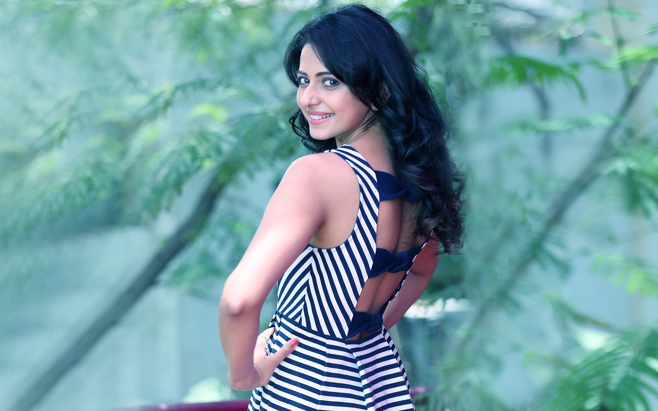 Rakul Preet bags a Bollywood Biggie