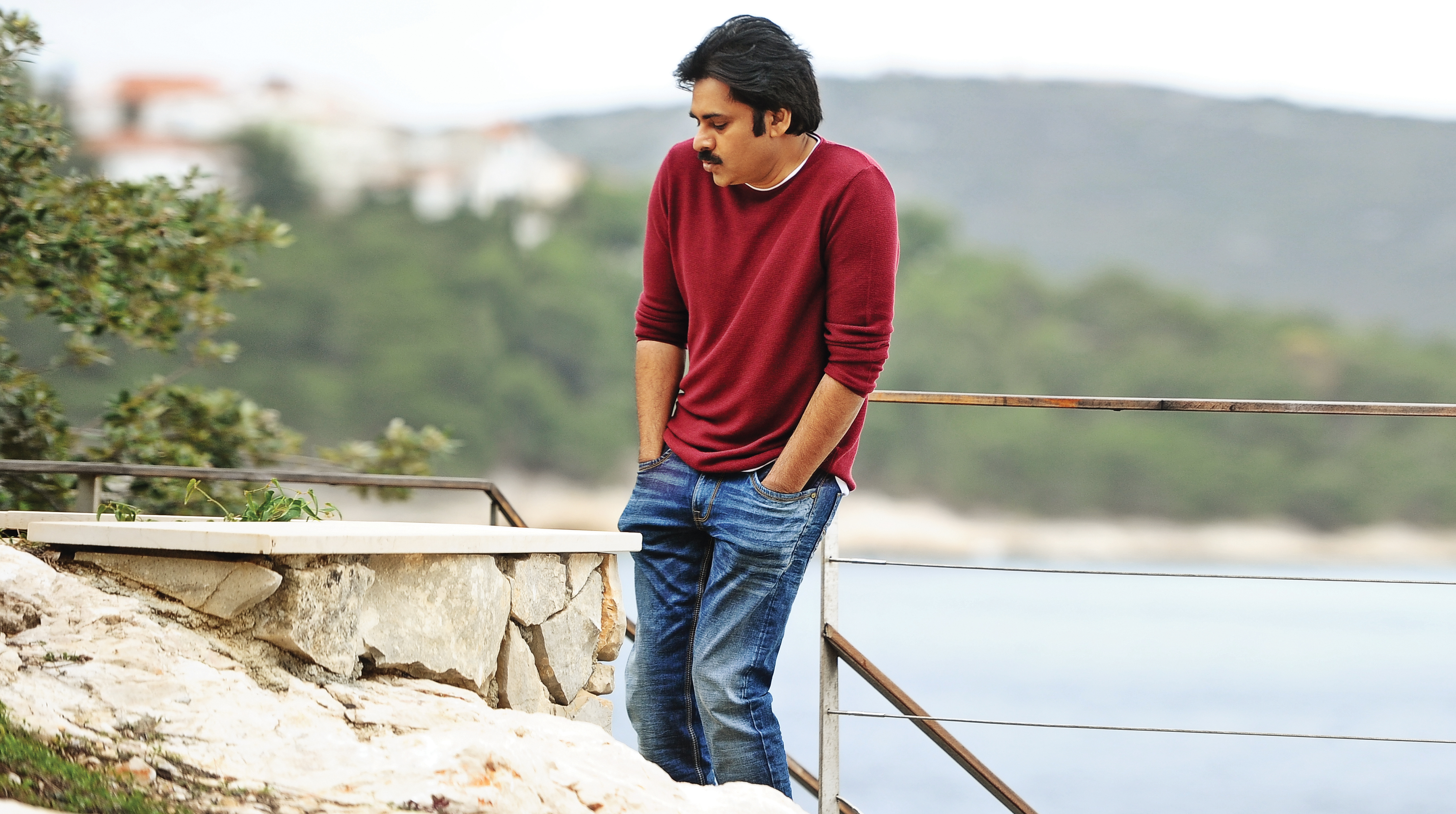 Pawan’s exit benefits Ravi Teja