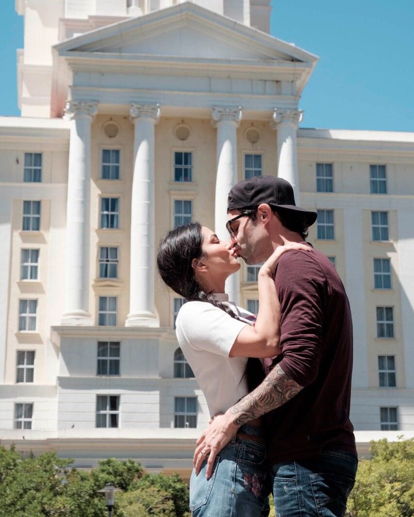 Sunny Leone kisses her husband