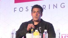 Bollywood to loose Rs 1000 crores?