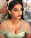 Sonam Kapoor turns Bombshell