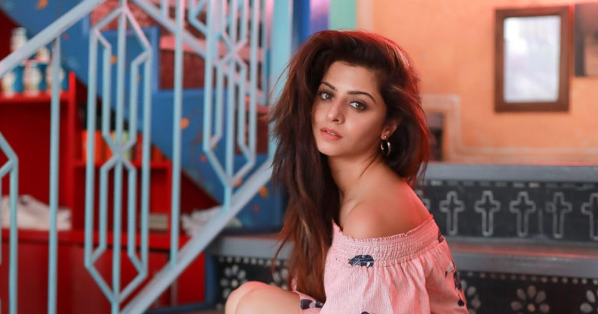 Ultra stylish Vedhika in Black